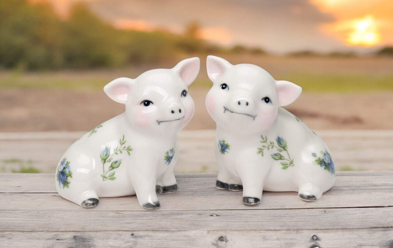 Ceramic Victorian Pig With Blue Rose Pattern Salt And Pepper Shakers, Farm Country House Decor, Gift for Mom